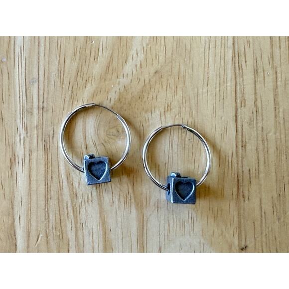 Minnie Mouse Disney Pewter & Heart Earrings, Silver-tone Round Loop EUC - Picture 2 of 6